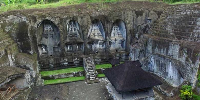 Candi Gunung Kawi di Desa Tampaksiring, Kecamatan Tampaksiring, Kabupaten Gianyar, Bali.