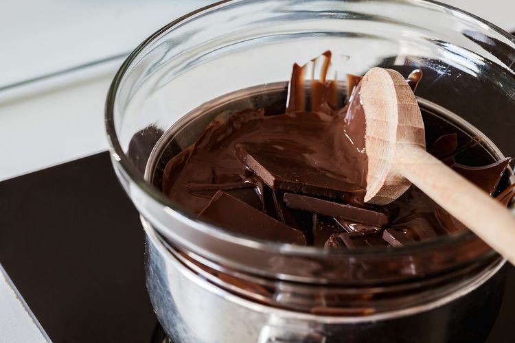 Cara Melelehkan Cokelat Di Rumah Agar Mengilap Dan Lebih Enak Halaman All Kompas Com