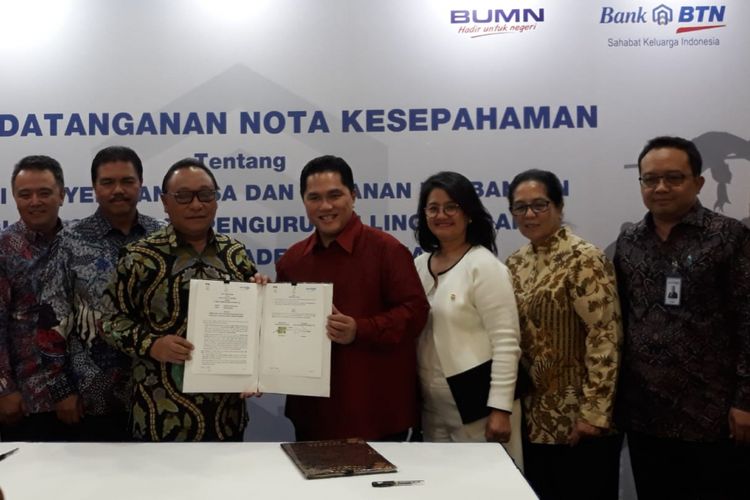 Penandatanganan nota kesepakatan kerja sama antara PT Bank Tabungan Negara (Persero) Tbk dan Komite Olimpiade Indonesia (KOI) di Jakarta, Senin (15/10/2018).
