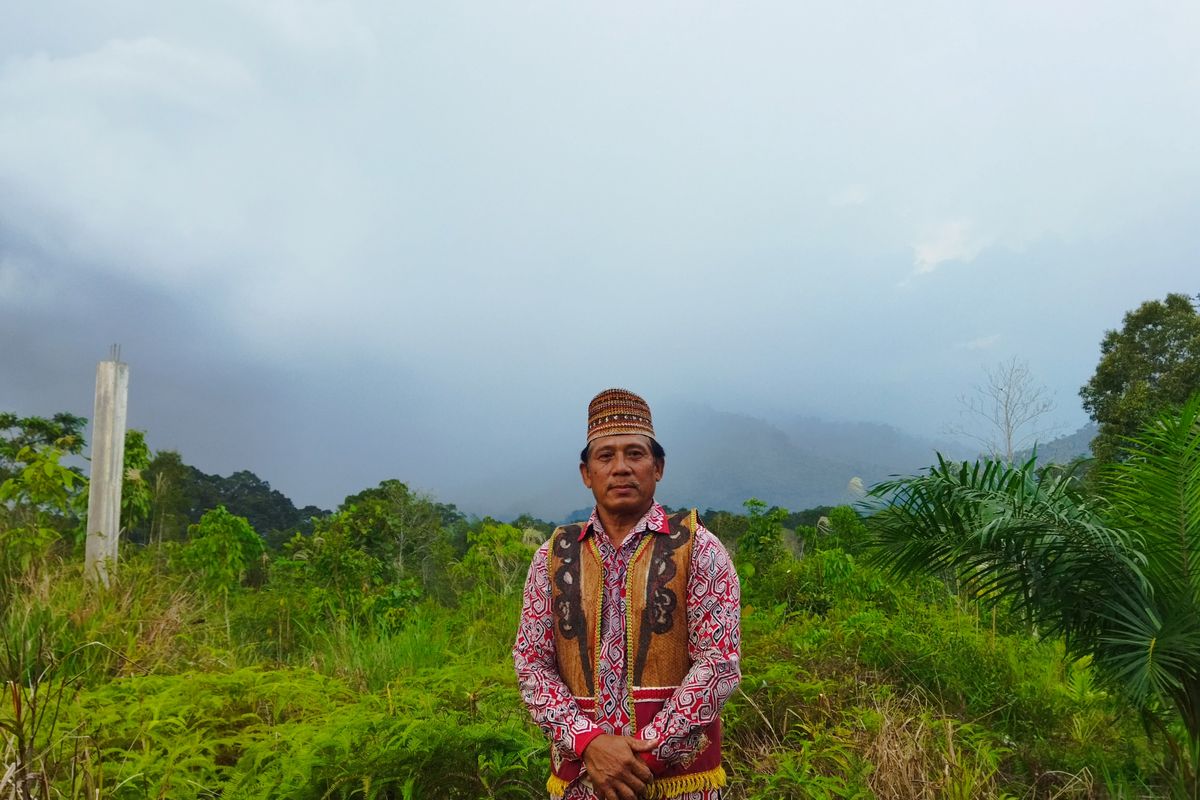 Ketua Dewan Adat Dayak Kecamatan Sajingan Besar Libertus saat ditemui wartawan di rumahnya di Desa Sanatab, Kecamatan Sajingan Besar, Kabupaten Sambas, Kalimantan Barat, Senin (28/8/2023).