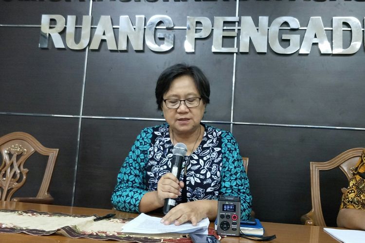 Wakil Ketua Komnas HAM Sandrayati Moniaga di Kantor Komnas HAM, Jakarta, Selasa (10/4/2014)