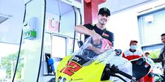 2 Pebalap Pertamina Enduro VR46 Racing Team Berparade Bersama Komunitas Klub Motor Bali