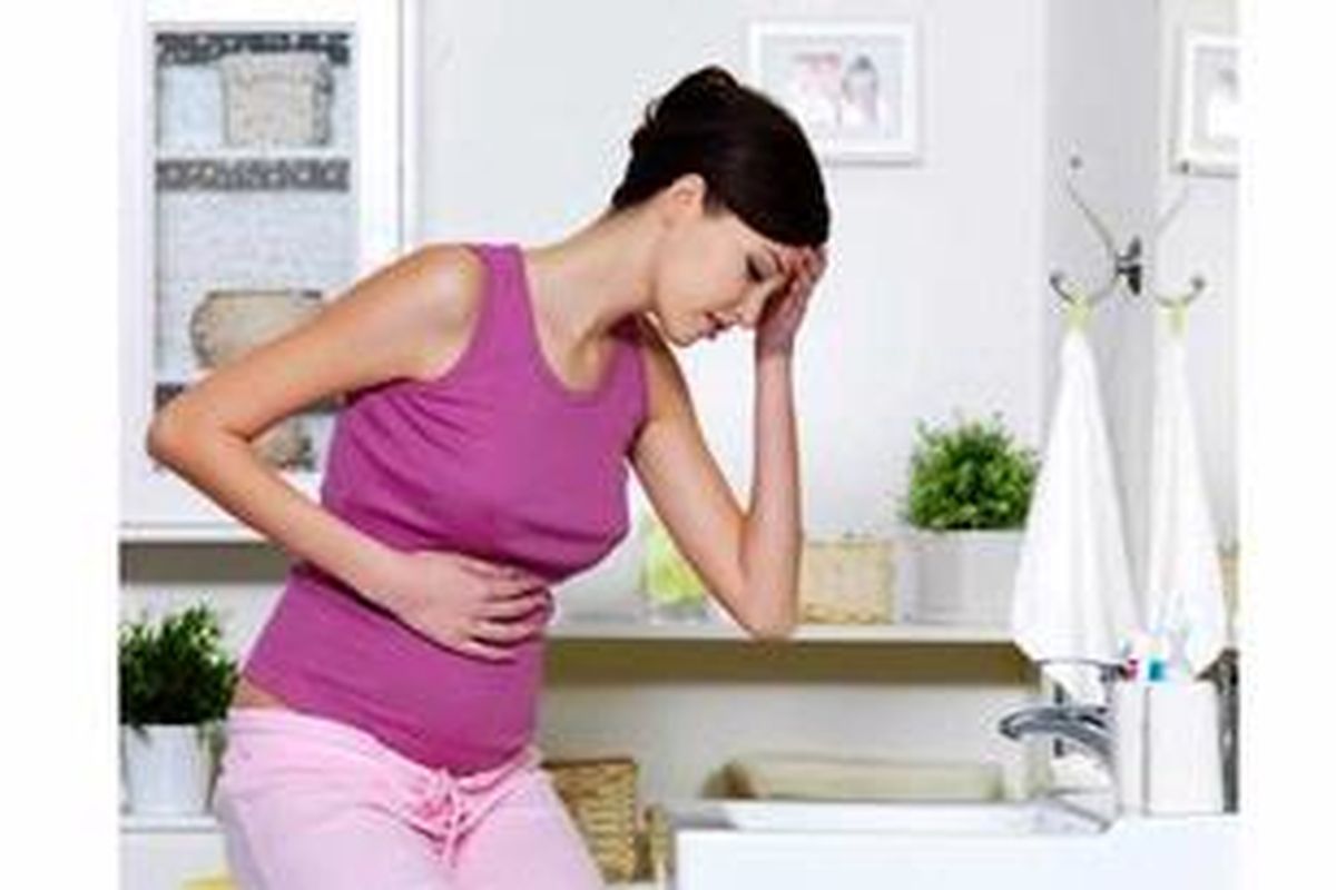 Karena rasa mual sering datang di pagi hari, maka saat bangun tidur, bangunlah dari ranjang secara perlahan, tidak perlu terburu-buru.