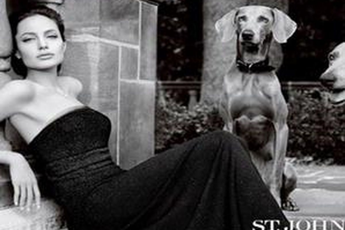 Angelina Jolie sebagai ikon fashion berlabel St John.