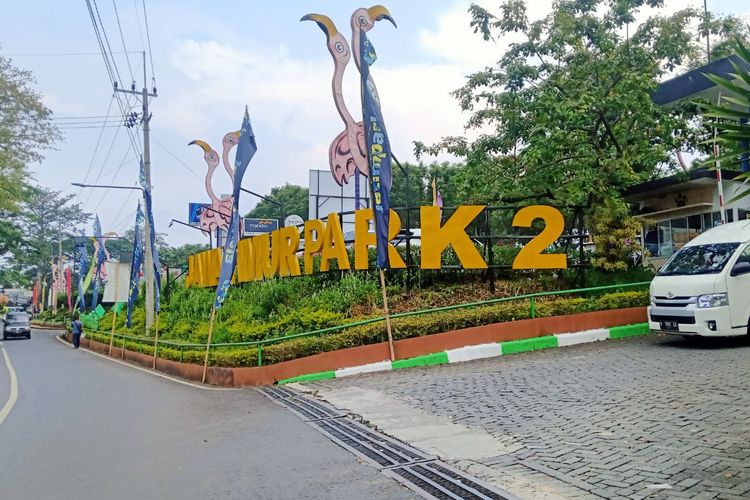 Kondisi tempat wisata di Jawa Timur Park 2, Kota Batu, Jawa Timur terpantau landai atau tidak sepadat hari-hari sebelumnya pada Minggu (8/5/2022). 