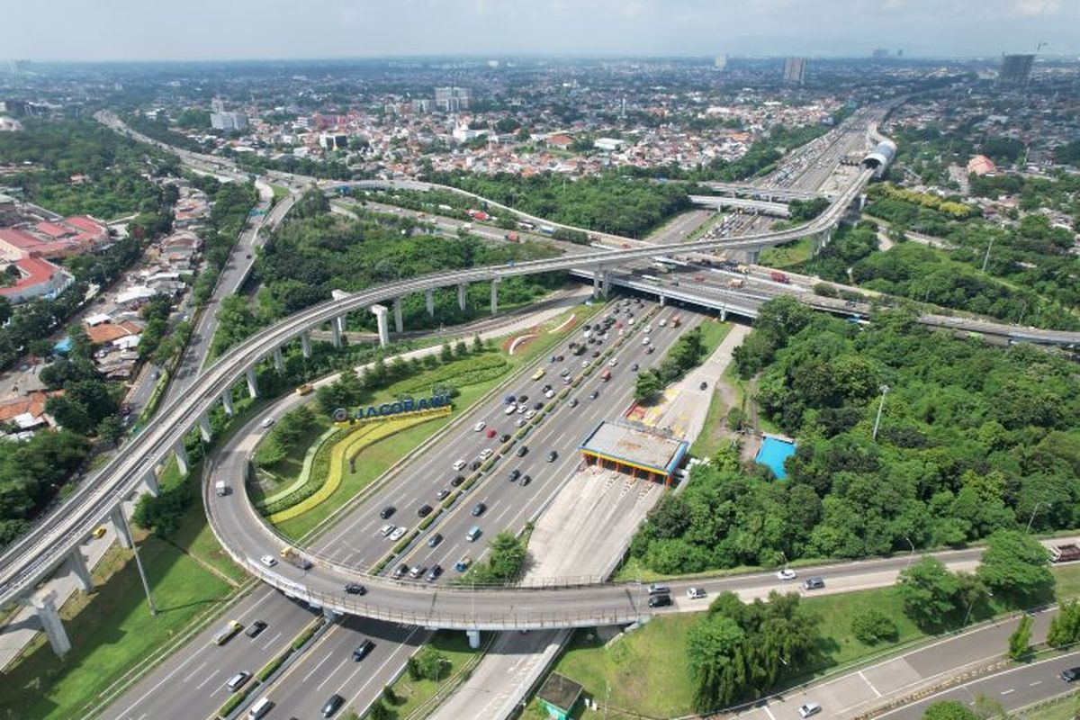 Jalan tol garapan PT Jasa Marga. 