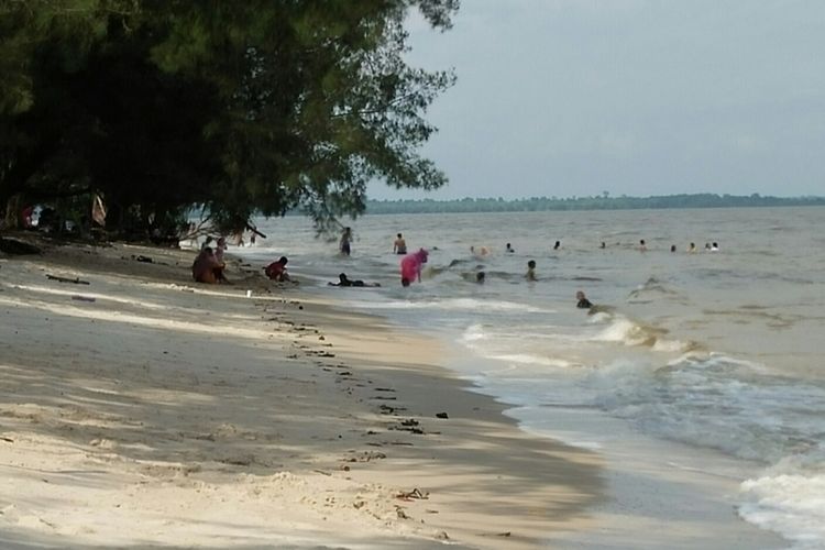 Pantai Tanjung Keluang, di Kabupaten Kotawaringin Barat, Kalimantan Tengah, akan jadi ajang event simulasi militer airsoft untuk kampanye pembebasan orangutan.