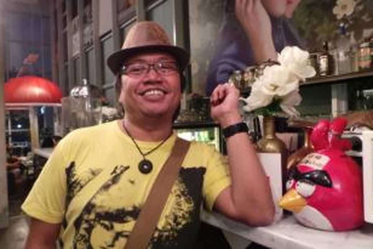 Moammar Emka diabadikan usai jumpa pers 20 Glenn Fredly, di Kedai Kopi 89, Kemang, Jakarta Selatan, Rabu (11/2/2015).