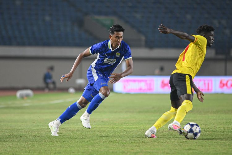 Penjelasan Pelatih Persib Lepas Dion Markx