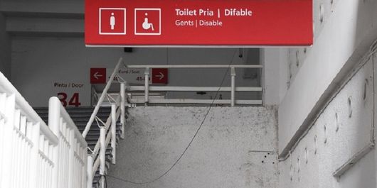 Toilet khusus penyandang disabilitas di Kompleks Gelora Bung Karno.