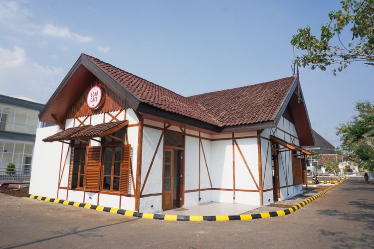 Loko Cafe di Stasiun Garut, Jawa Barat. 