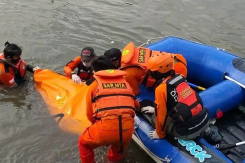 Tim SAR Temukan Jenazah Remaja yang Tenggelam di Ciliwung