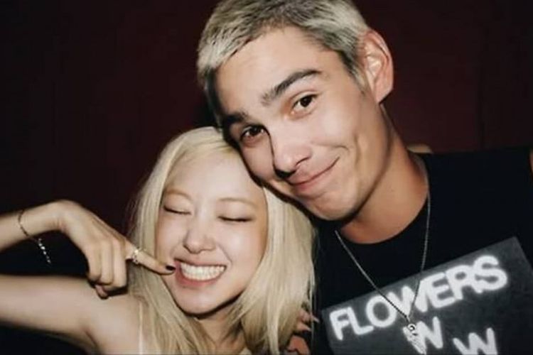 Rosé BLACKPINK Dirumorkan Kencan dengan Model Evan Mock