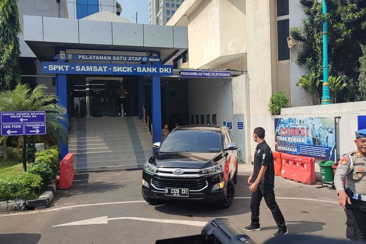 Jokowi Datangi Mapolda Metro Tanpa Pengamanan Khusus, Laporkan Penuding Ijazah Palsu