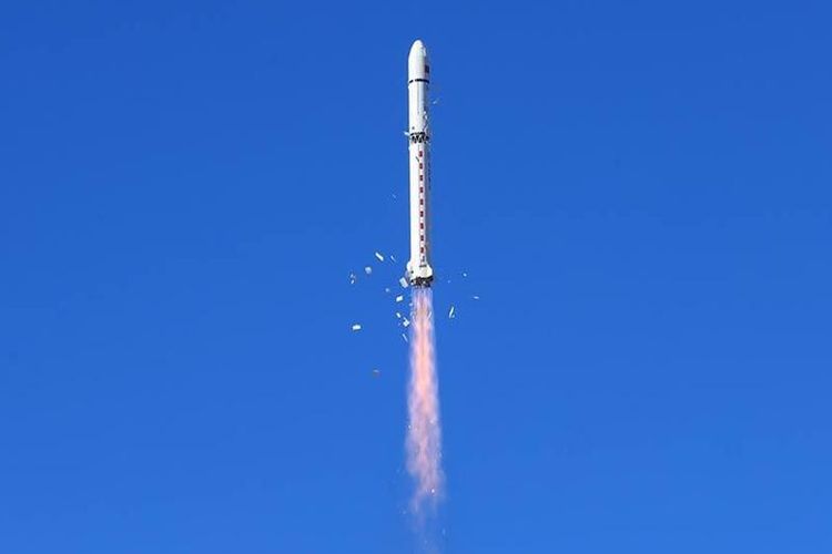 Roket Long March 2D milik China berhasil meluncur dan membawa satelit Shiyan 13 ke orbit. 