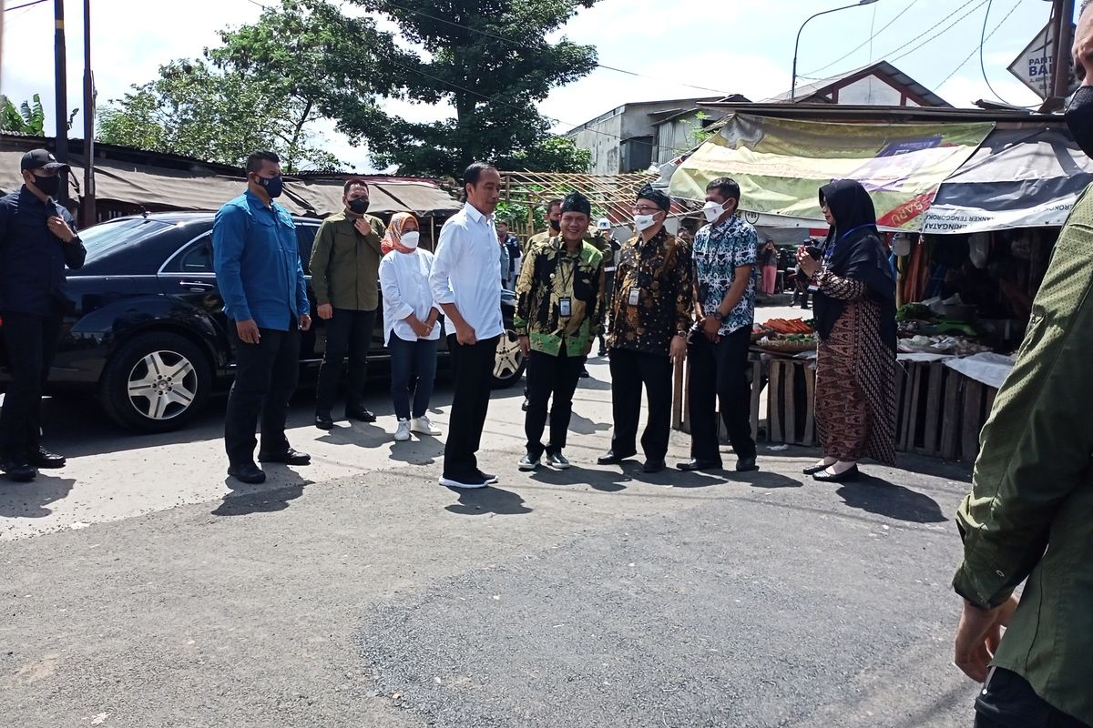 Presiden Jokowi meminta Bulog untuk segera melakukan operasi Pasar jelang Bulan Suci Ramadhan.Intruksi tersebut keluar, lantaran Presiden Jokowi masih menemukan adanya harga beras yang tinggi saat melaksanakan kunjungan kerja ke Pasar Baleendah, Kabupaten Bandung, Jawa Barat.
