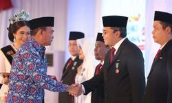 Danny Pomanto Jadi Satu-satunya Walkot yang Raih Satyalencana Wira Karya 2024 