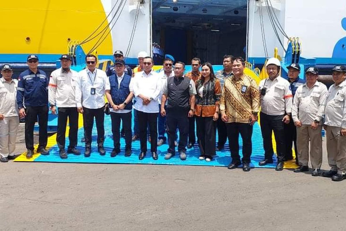 Pemerintah Kabupaten (Pemkab) Ende dalam pertemuan bersama pihak manajemen PT Dharma Lautan Utama di KM Dharma Kartika V, yang bersandar di Pelabuhan Tanjung Perak, Surabaya, Rabu (31/1/2024).
