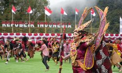 Freeport Meriahkan HUT Ke-80 RI dengan Tari Kolosal dan Busana Adat Nusantara