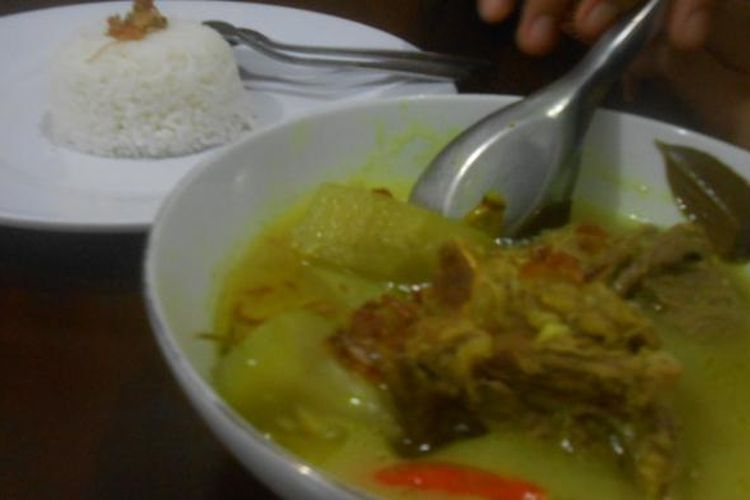 Nasi kropokhan konon merupakan menu kesukaan Raja Demak. Kuliner dengan olahan daging kerbau dan labu putih itu disajikan di Rumah Makan Pawon Wolu, Jalan Sultan Hadiwijaya nomor 40, Kelurahan Mangunjiwan, Demak Kota, Jawa Tengah. 