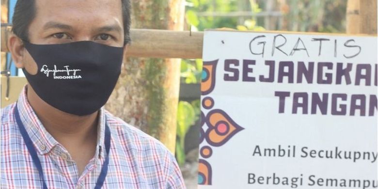 Arief Winarko (39) memulai gerakan berbagi sayuran yang bernama Sejangkauan Tangan. Gerakan itu telah melebar ke sejumlah daerah bahkan sampai ke luar DIY.