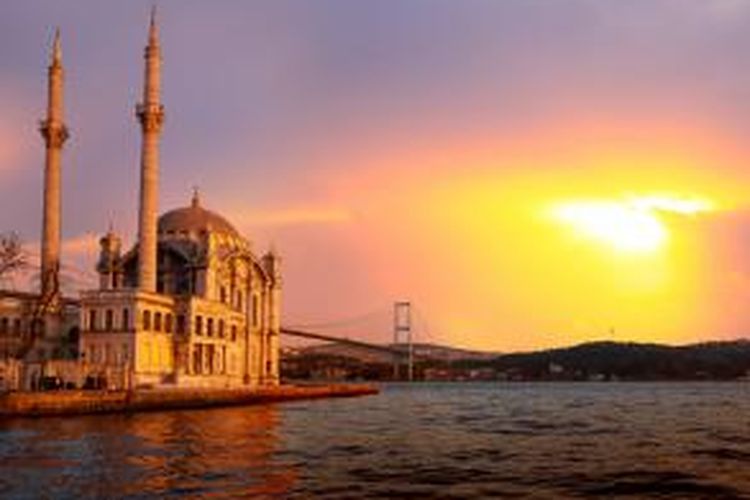 Masjid Ortakoy, Istanbul,Turki