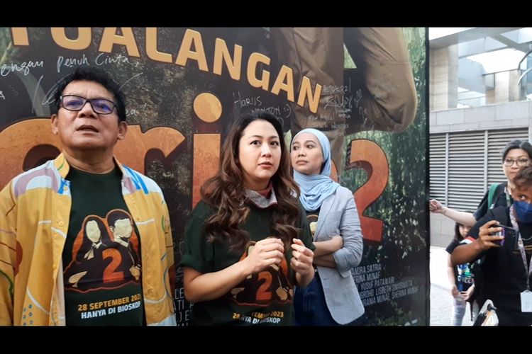 Artis Matias Mucus, Sherina Munaf dan Ucie Nurul saat Peluncuran Poster dan Tailer Film Petualangan Sherina 2 di Epicentrum XXI, Jakarta Selatan, Kamis (20/7/2023)