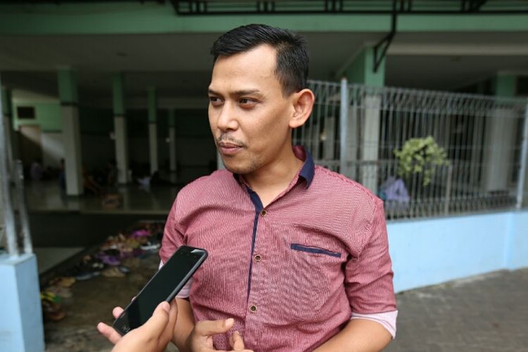 Ketua KPU Tangerang Sanusi Pane saat diwawancara Kompas.com di RSUD Tangerang, Jumat (12/1/2018).