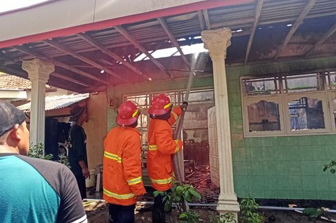 Ponsel Meledak Saat Dicas, Satu Rumah Ludes Terbakar, Total Kerugian Rp 200 Juta