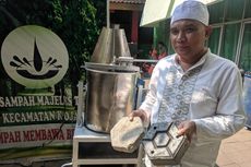 Cerita Gus In Ciptakan Alat Pengubah Kresek Jadi Konblok di Bank Sampah Koja