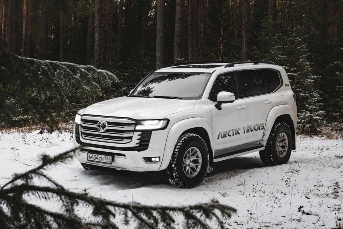 Toyota Land Cruiser 300 yang digarap oleh Arctic Trucks