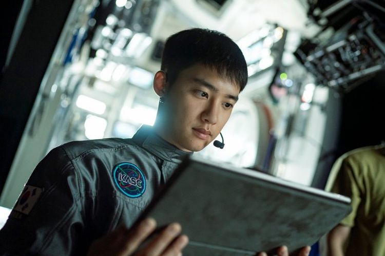 Sinopsis The Moon, DO Kyungsoo Jadi Kosmonaut yang Terjebak di Luar Angkasa