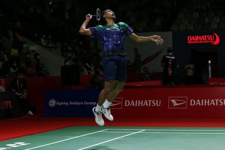 Tunggal putra Indonesia Tommy Sugiarto bertanding melawan tunggal putra Hong Kong, Lee Cheuk Yiu pada babak 32 besar Indonesia Masters 2022 di Istora Senayan, Jakarta, Rabu (8/6/2021).  Terkini, Tommy menjadi salah satu wakil Indonesia pada turnamen Vietnam Open 2022.