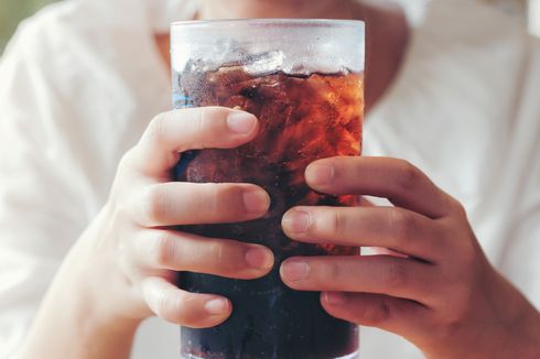 Hati-hati, Hobi Minum Soda Bisa Merusak Kesehatan Gigi