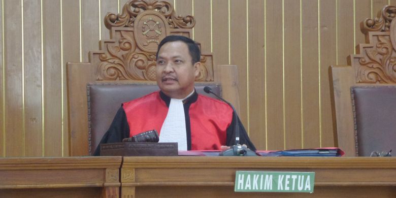 Hakim tunggal praperadilan, Kusno.