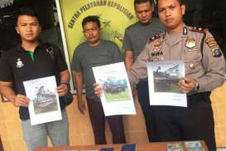 Kapolsek Deli Tua Kompol Wira Prayatna saat memaparkan penangkapan dua pengawai Dinas TRTB Medan yang tertangkap tangan hendak menjual besi reklame, Rabu (11/1/2017)