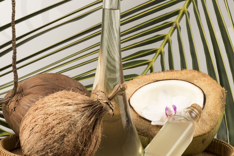 Ilustrasi minyak kelapa murni atau virgin coconut oil (VCO).