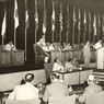 Bung Karno, Antara Bandit dan Dewa
