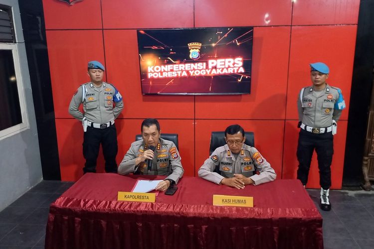 Anggota Polresta Yogyakarta Berikan Uang Rp 25 Juta untuk Keluarga Darso
