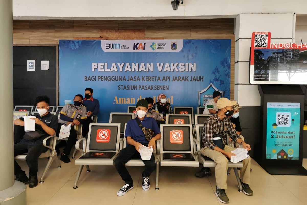 Layanan vaksinasi gratis di Stasiun Pasar Senen 