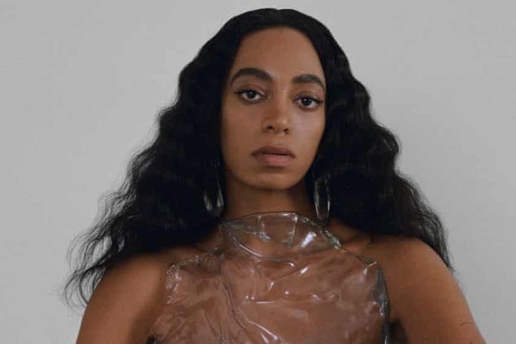 Penyanyi Solange yang juga adik dari Beyonce.