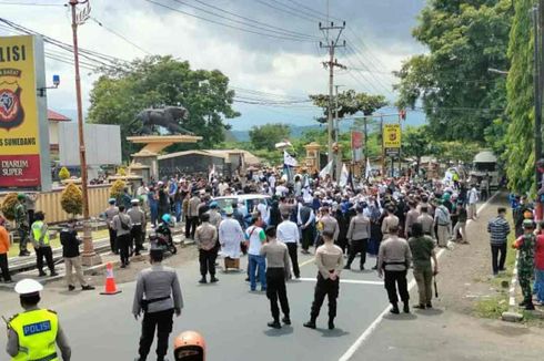 Blokade Jalan Bandung-Cirebon, Massa di Sumedang Minta Rizieq Shihab Dibebaskan