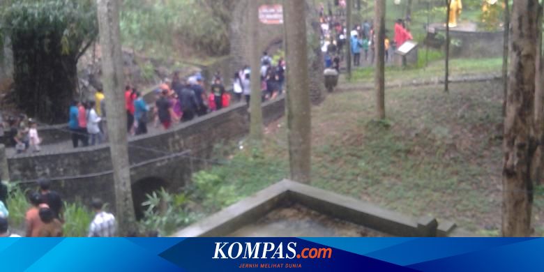 Umat Katolik Ikuti Jalan Salib Di Gereja Puhsarang Kediri