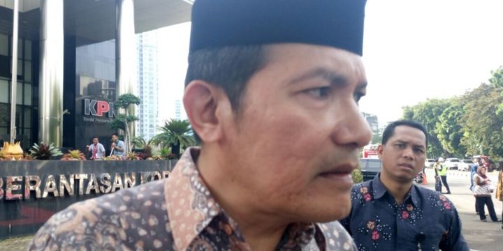 Wakil Ketua KPK Saut Situmorang usai upacara peringatan hari Pahlawan di halaman depan gedung KPK, Kuningan, Jakarta. Jumat (10/11/2017)