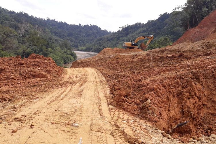 Kondisi jalan perbatasan Indonesia-Malaysia di Kalimantan Utara.