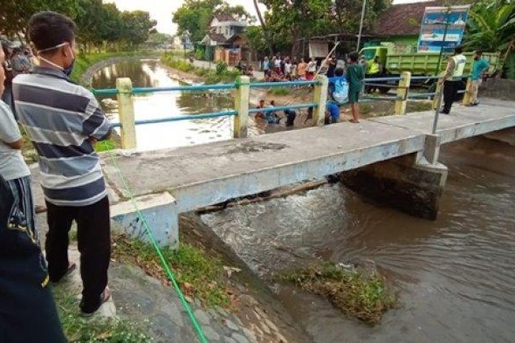 Ribuan meter kubik air di Selokan Mataram luber ke wilayah Dusun Jambon, Trihanggo, Sleman, Rabu (14/10/2020) siang.