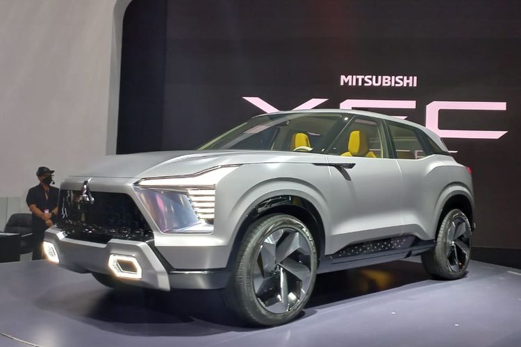 Mobil konsep Mitsubishi XFC Concept dipamerkan pada Indonesia International Motor Show (IIMS) 2023