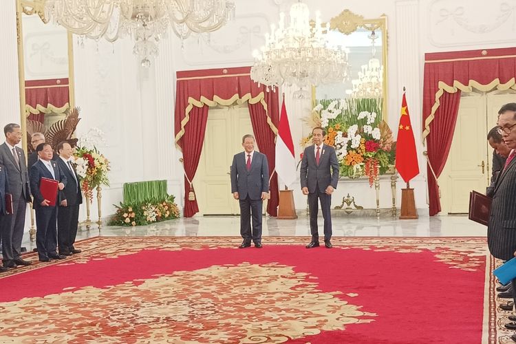 Presiden Joko Widodo bersama Perdana Menteri (PM) China Li Qiang di Istana Merdeka, Jakarta, Jumat (8/9/2023).