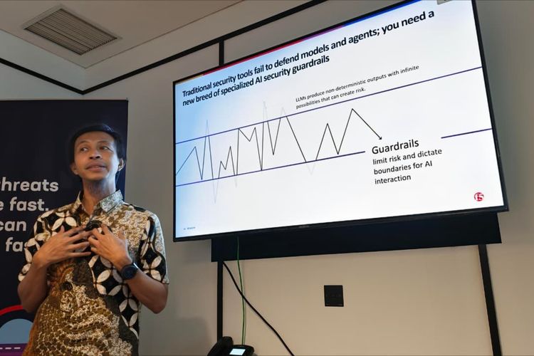 Country Head of Solutions Engineering F5 Networks Indonesia, Danang Wijanarko menjelaskan AI Guardrails di Media Briefing di kantor F5 Networks Indonesia, Senayan, Jakarta Selatan, Rabu (25/2/2026).