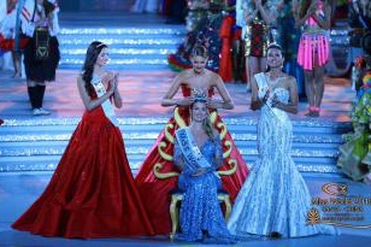 Maria Harfanti (paling kanan) dinobatkan sebagai 2nd runner Miss World 2015, Sabtu (19/12/2015) malam di China.